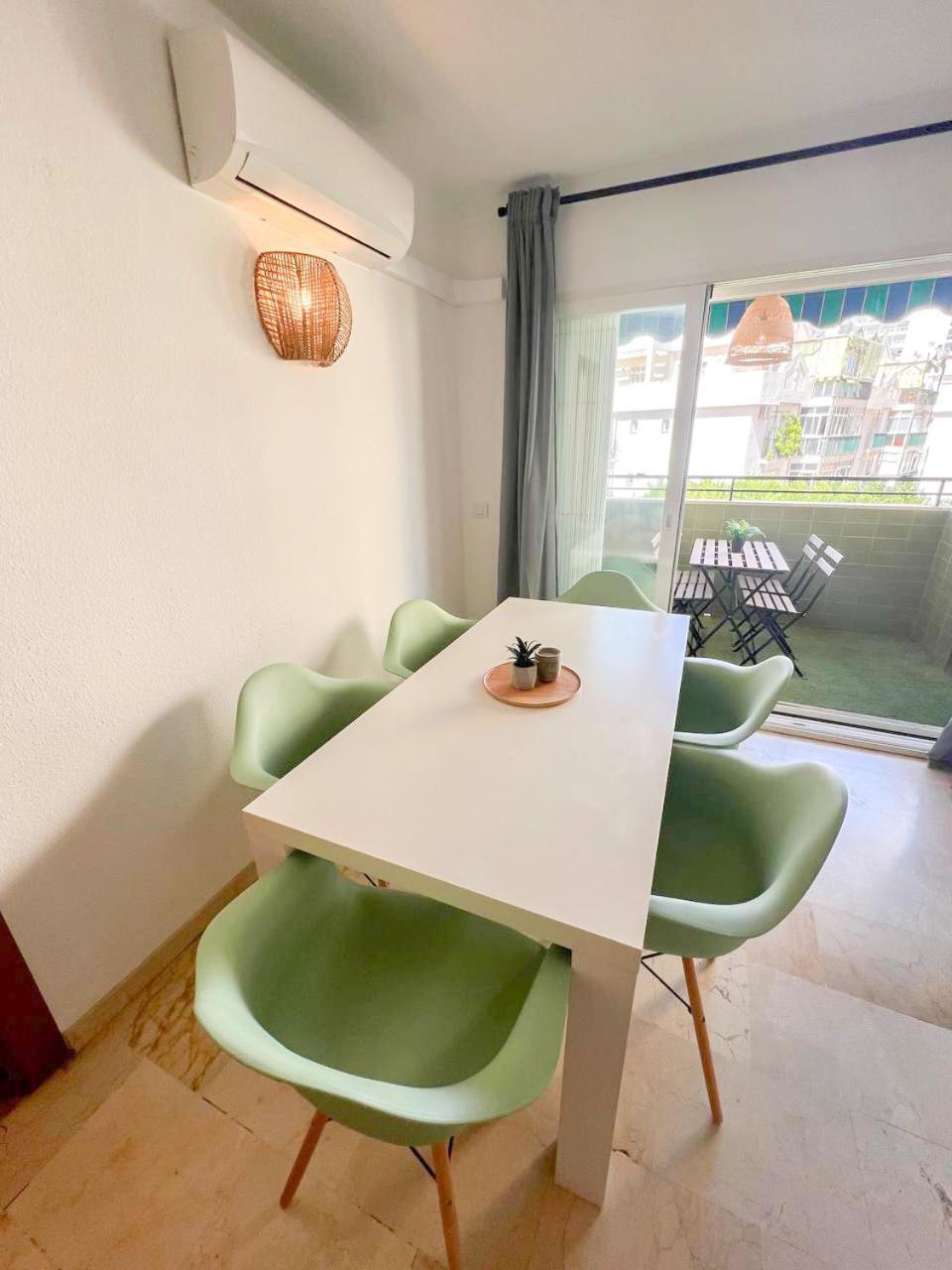 Large & Cozy Centrally Apartment Торемолинос Екстериор снимка