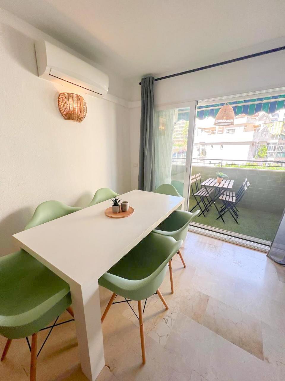 Large & Cozy Centrally Apartment Торемолинос Екстериор снимка