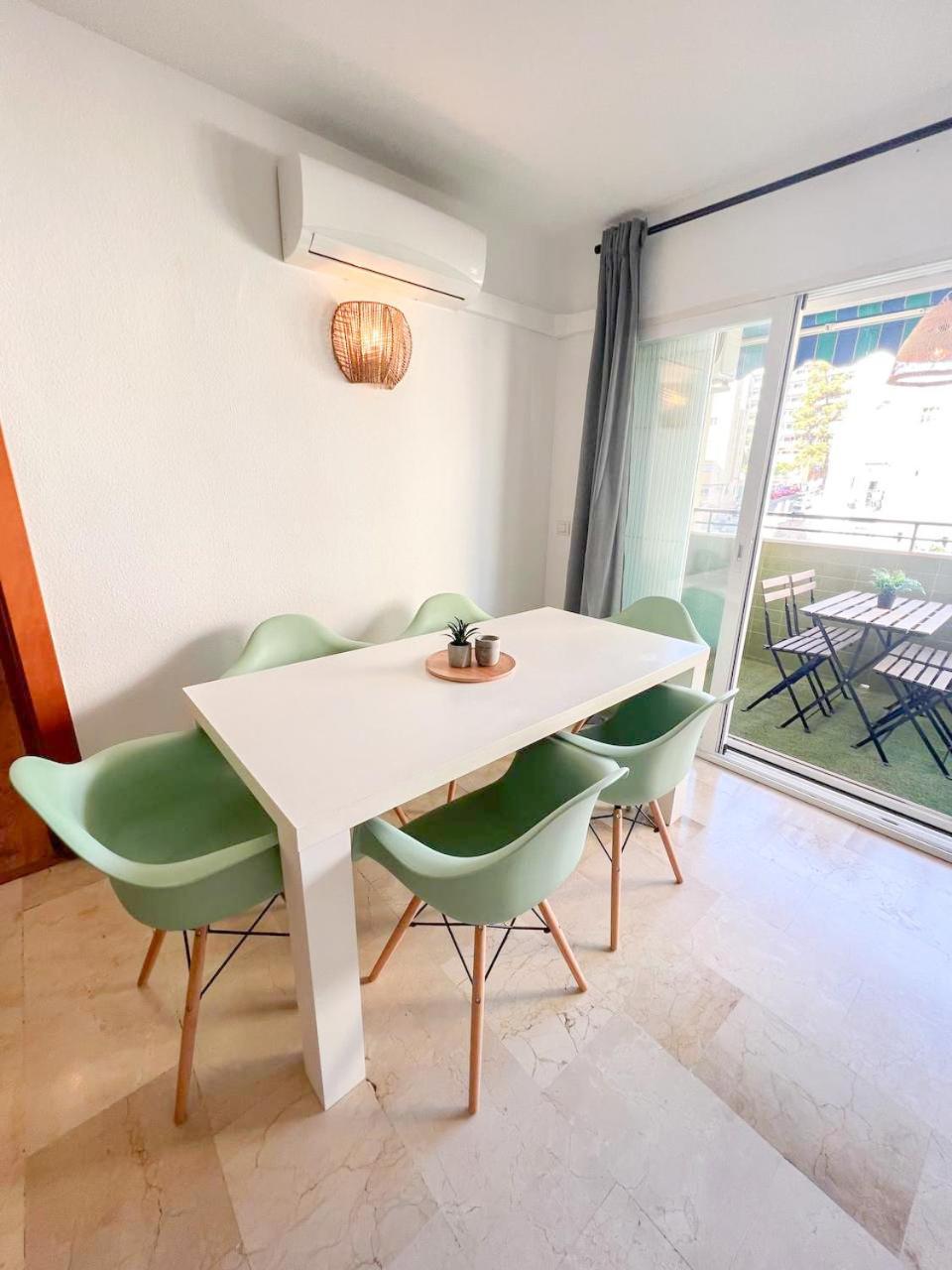Large & Cozy Centrally Apartment Торемолинос Екстериор снимка